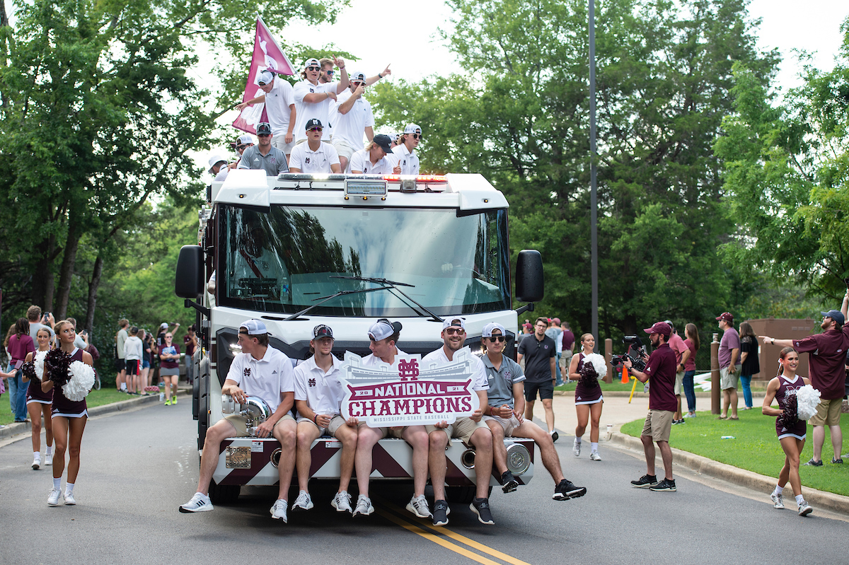 Parade celebrations for Baseball Diamond Dogs winning National Championship team.