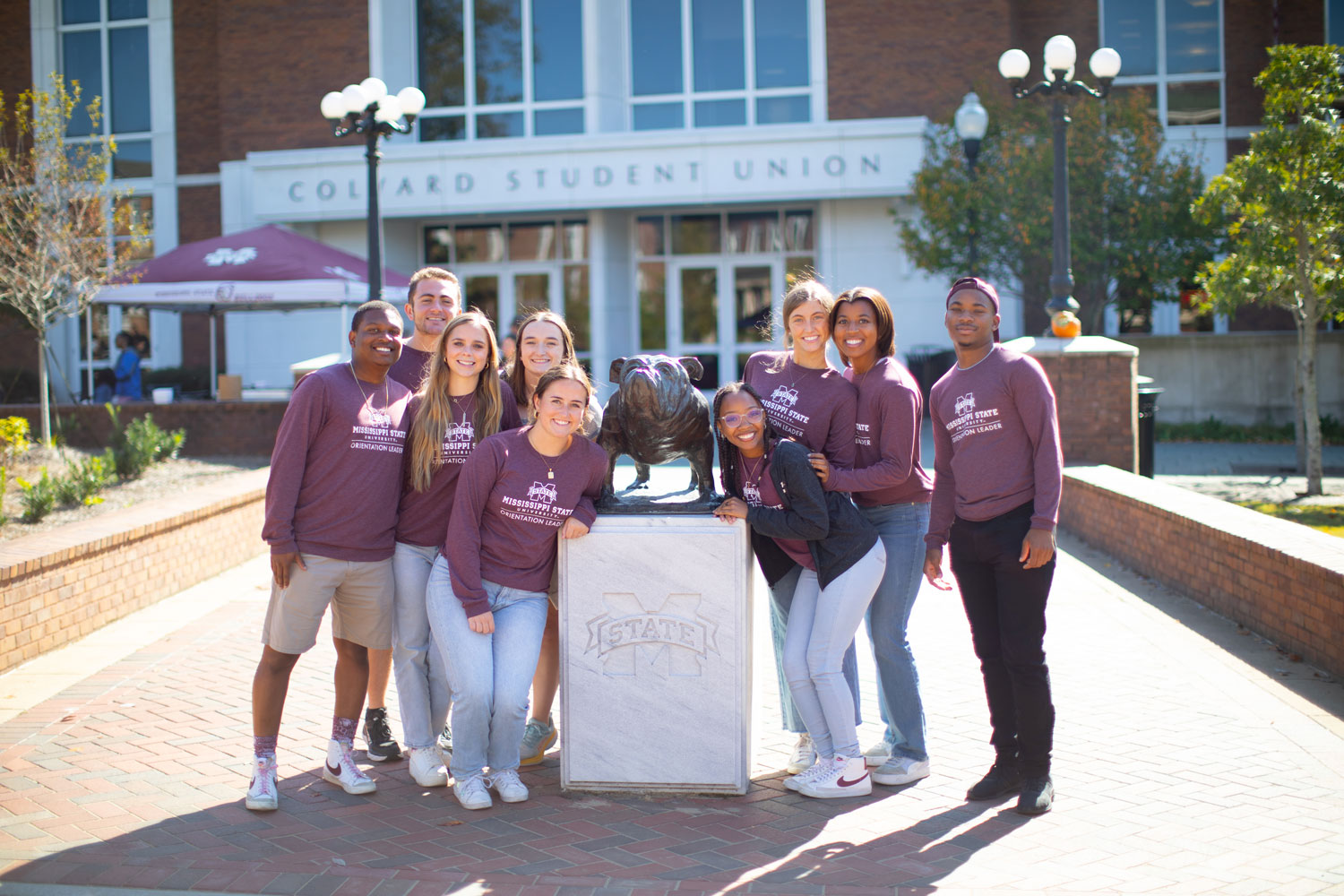 Orientation Leaders standing with the Bully statue.