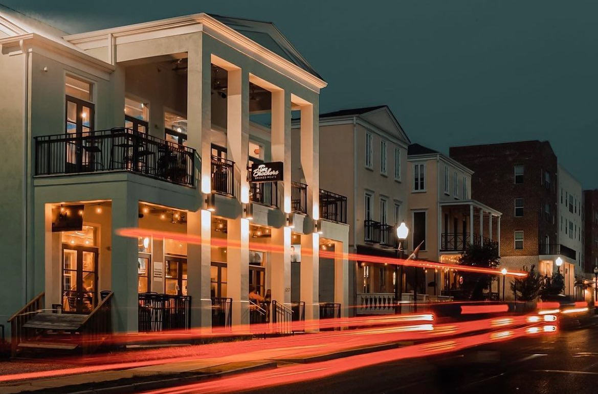 exterior of two brothers restaurant in Starkville, Mississippi